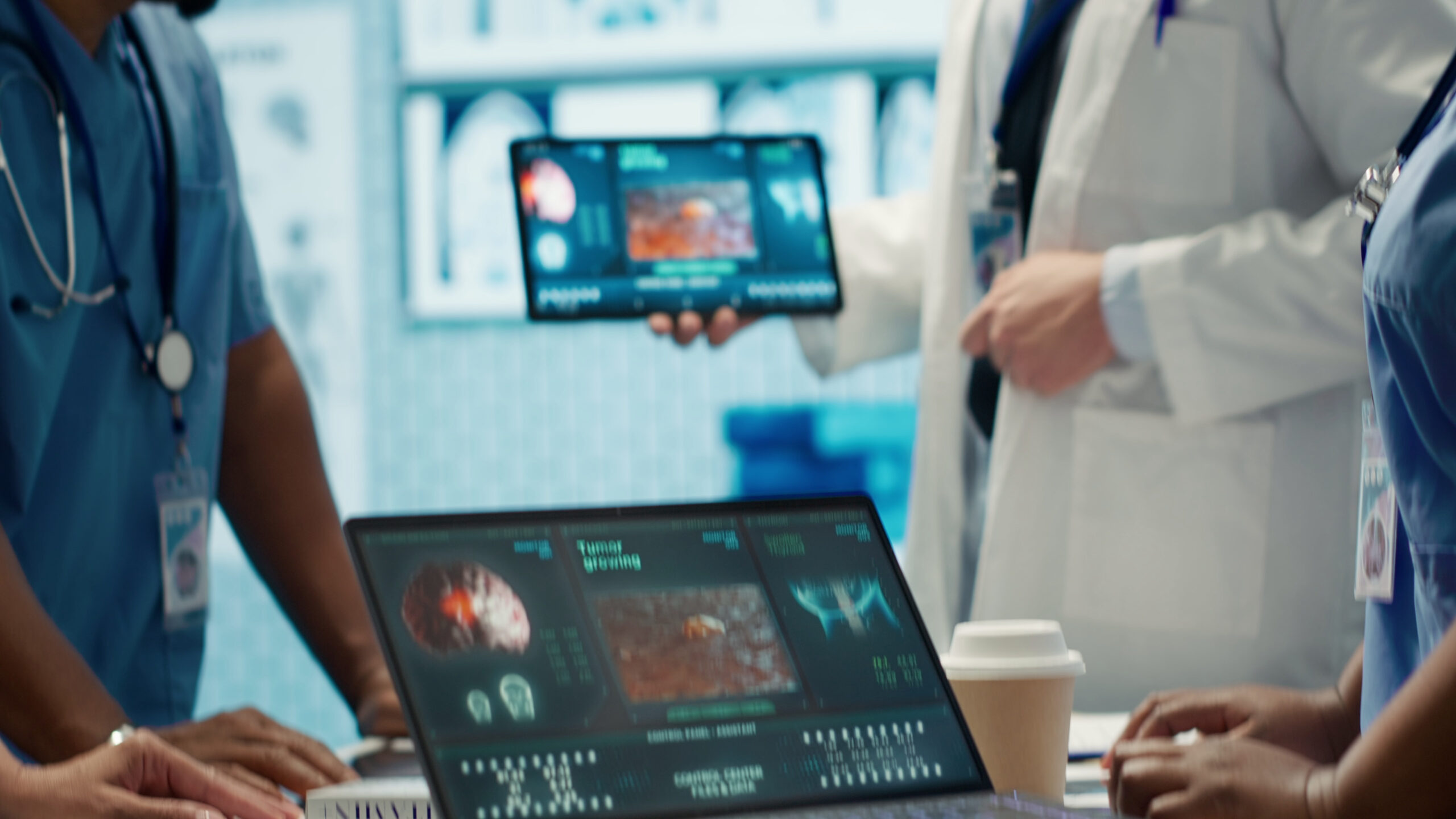 Cómo proteger la información sensible en clínicas y hospitales: guía breve y práctica